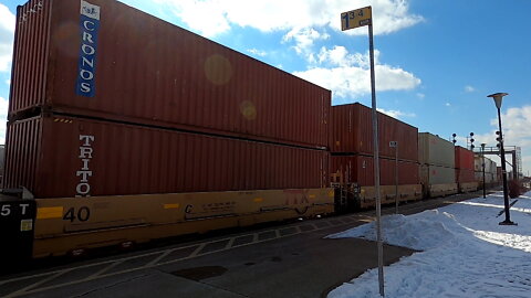 CN 5655 & CN 5764 Engines Intermodal Train In Ontario