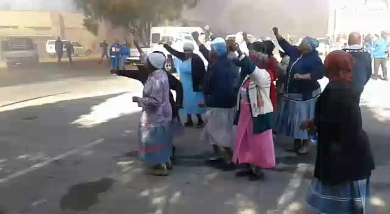 UPDATE 1: Ventersdorp residents shut down municipal offices over electricity billing (Cqc)