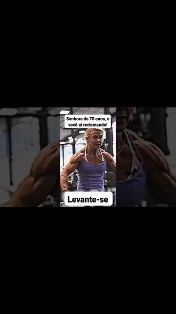 senhora de 70 anos super musculosa