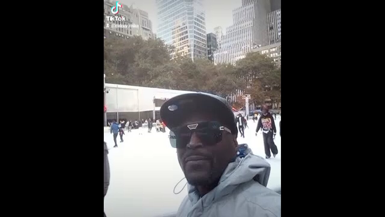 ice skating 🏒⛸️