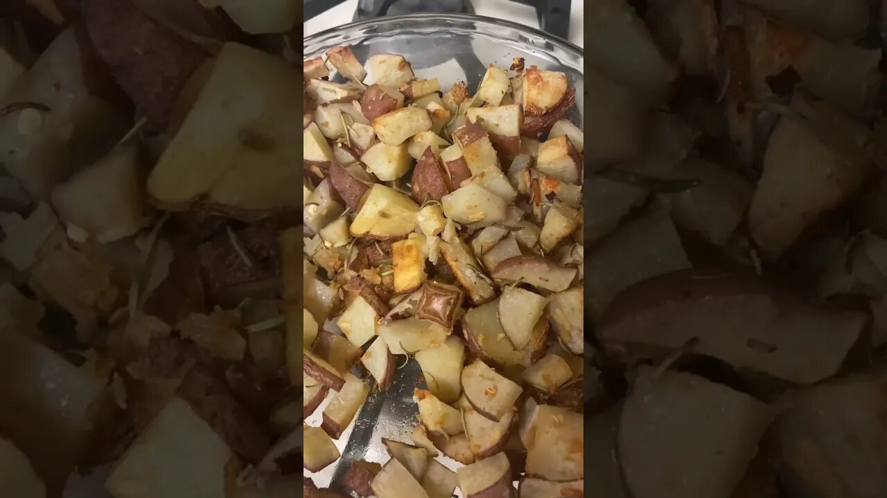 Yummy 🤤 Roasted Potatoes With A Little Bit of Rosemary