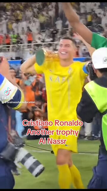 Ronaldo Al Nassr trophy