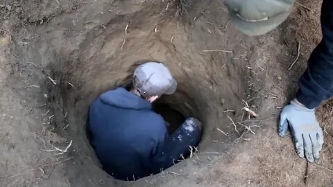 Digging + a + Japanese + Spider + Hole + and sleeping in it!!!