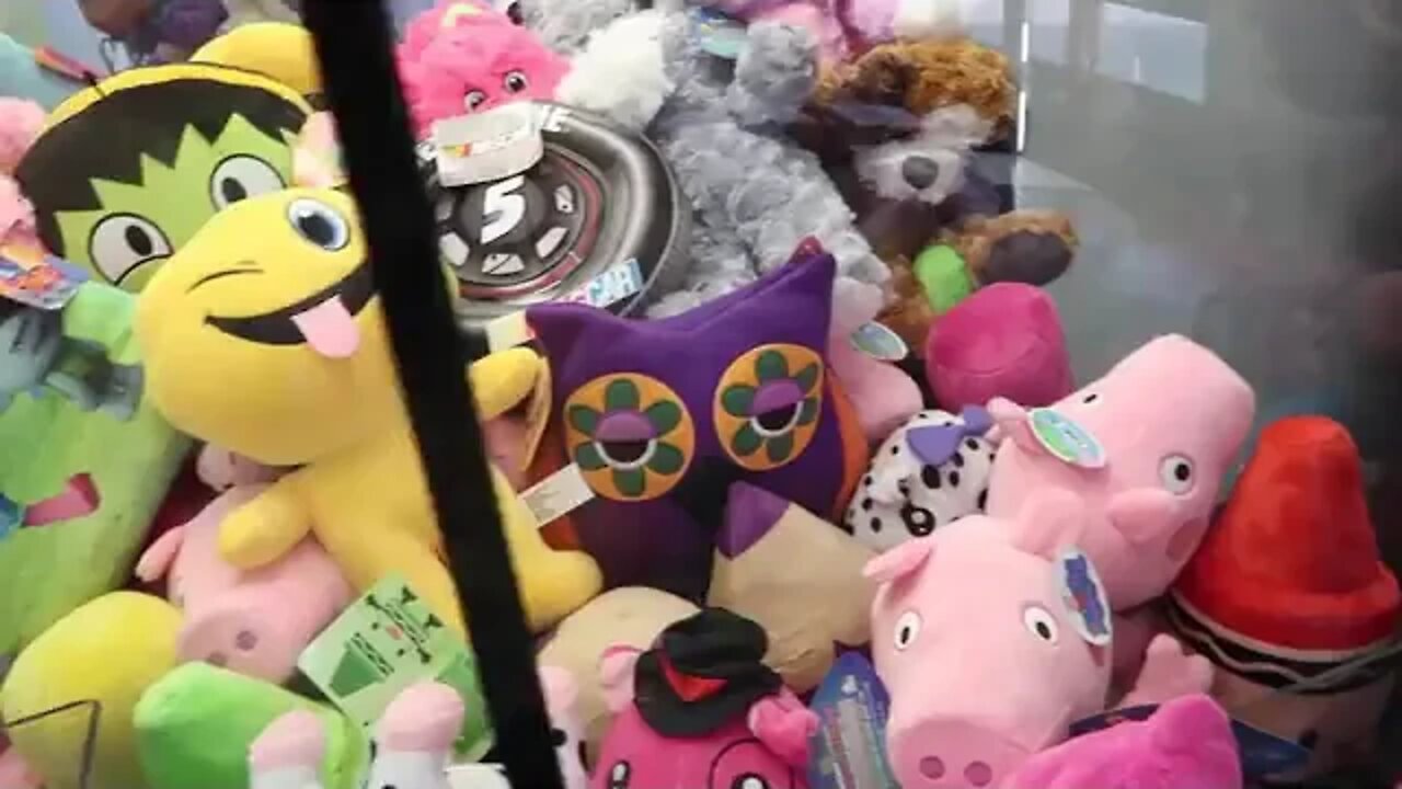 Walmart Claw Machine Adventure What will I win !-Lyssy Noel *Reuploaded*