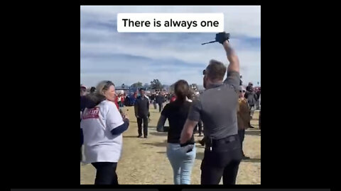 ⚫️Biden Fan Crashes Trump Rally
