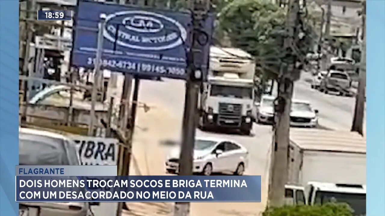 Flagrante! Dois Homens Trocam Socos e Briga Termina com um Desacordado no meio da Rua.