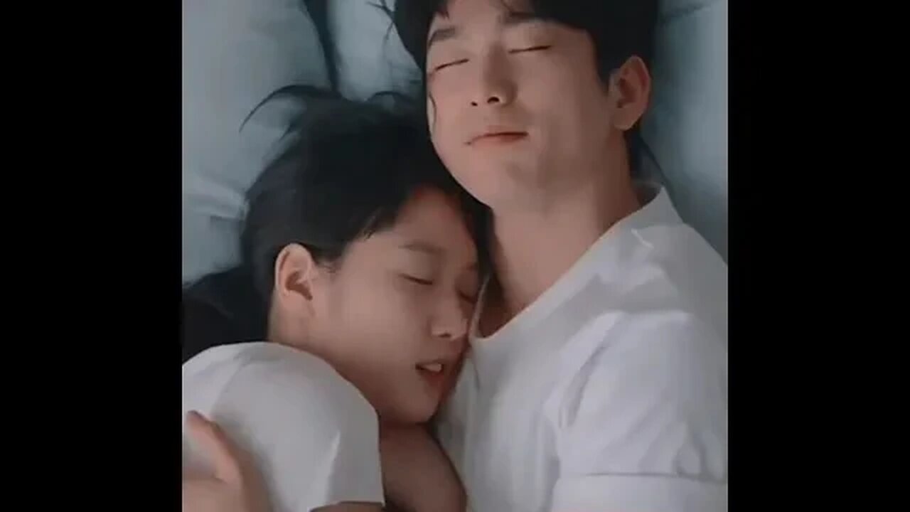 the way he pulls her to bed 🦋🦋 #yumiscells #kimgoeun #parkjinyoung #shorts