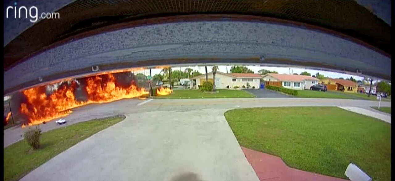 Video catches plane crash in Miami