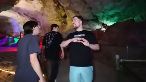 $1 vs $1,000,000 Hotel Room! +++ 1