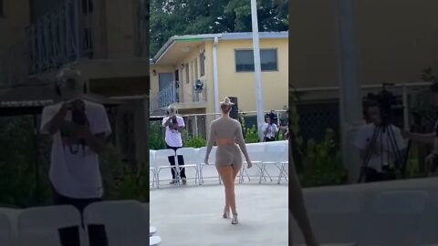 Walk it like she talk it lol