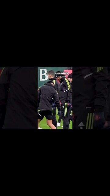 What’s going on here? 😂 Casemiro and Lisandro Martinez have fun in Man Utd training today