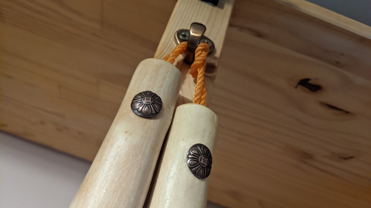 How to install the rope loop on single-hole detachable nunchucks