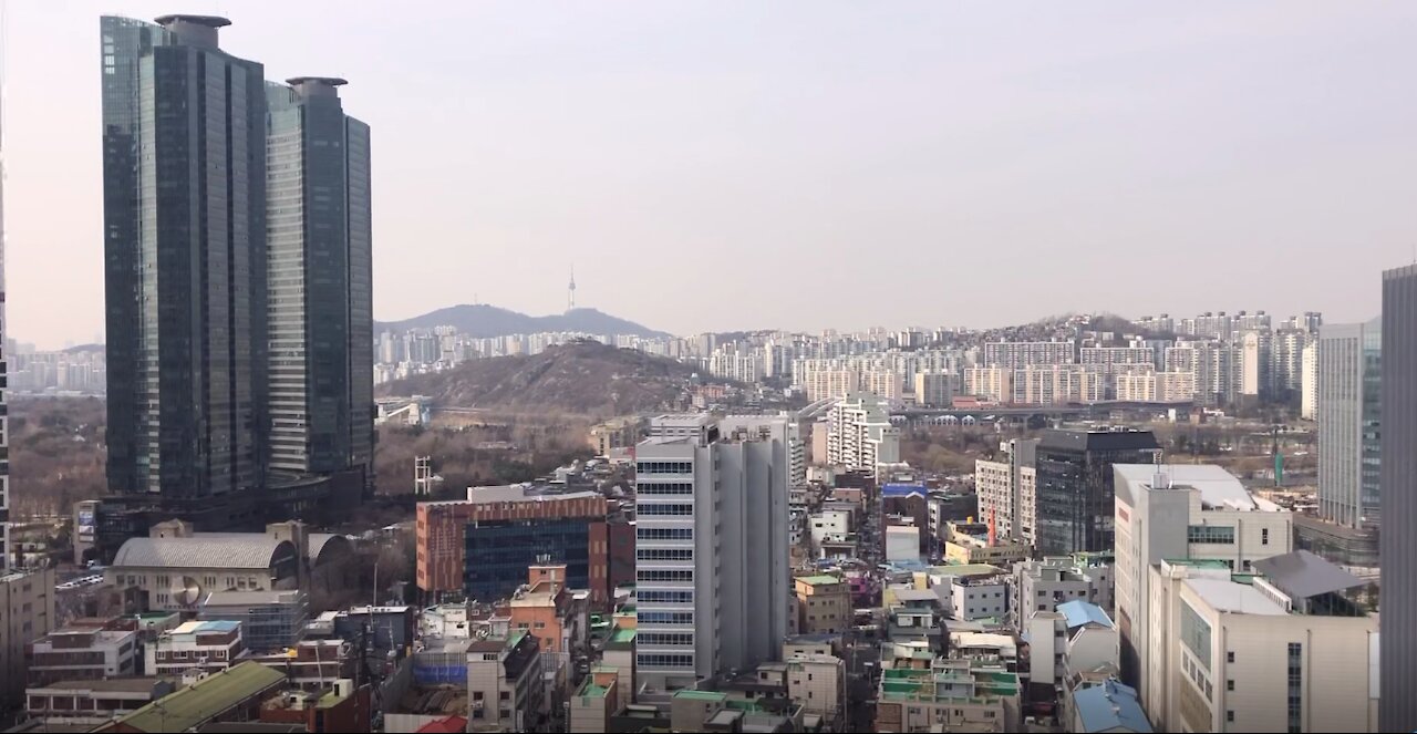 One day, a video taken in a building in a Korean city.