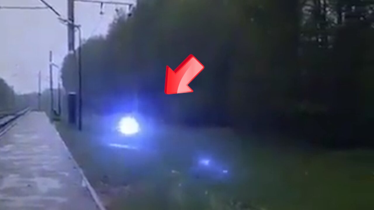 Stay away! Danger! Atmospheric luminous phenomenon of ball lightning [Mystery] [CGI]
