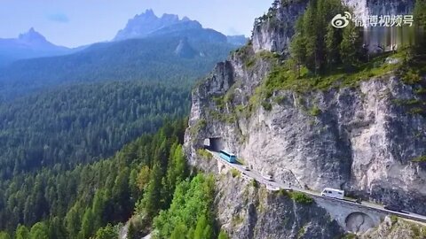 Enjoy # the # beautiful # natural # scenery # and # travel # in # the # Alps # for # half an hour