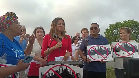 Jenifer RajKumar The Opposition to @GovKathyHochul #migrant #migrants Aqueduct Racetrack