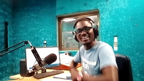 Dj Romaric (l'artiste Luc LAMBONI s'en j'aille sur le son Djapadam)