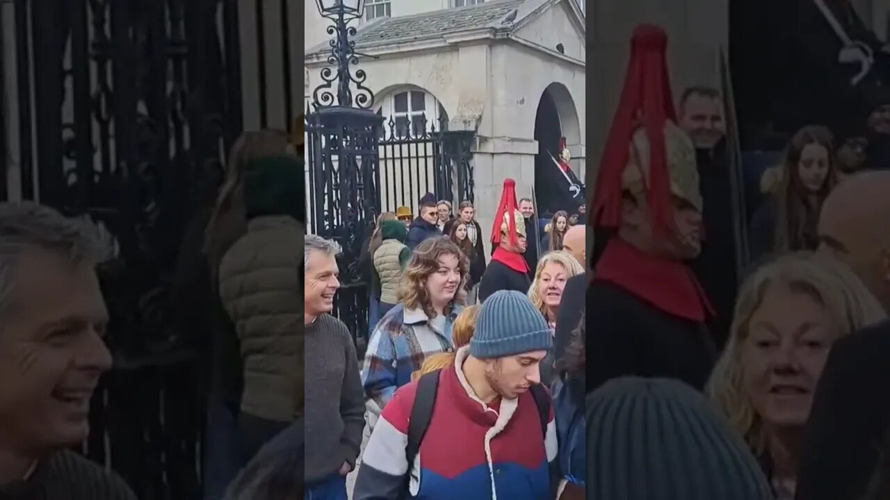 The tourist almost bumps then jumps #thekingsguard