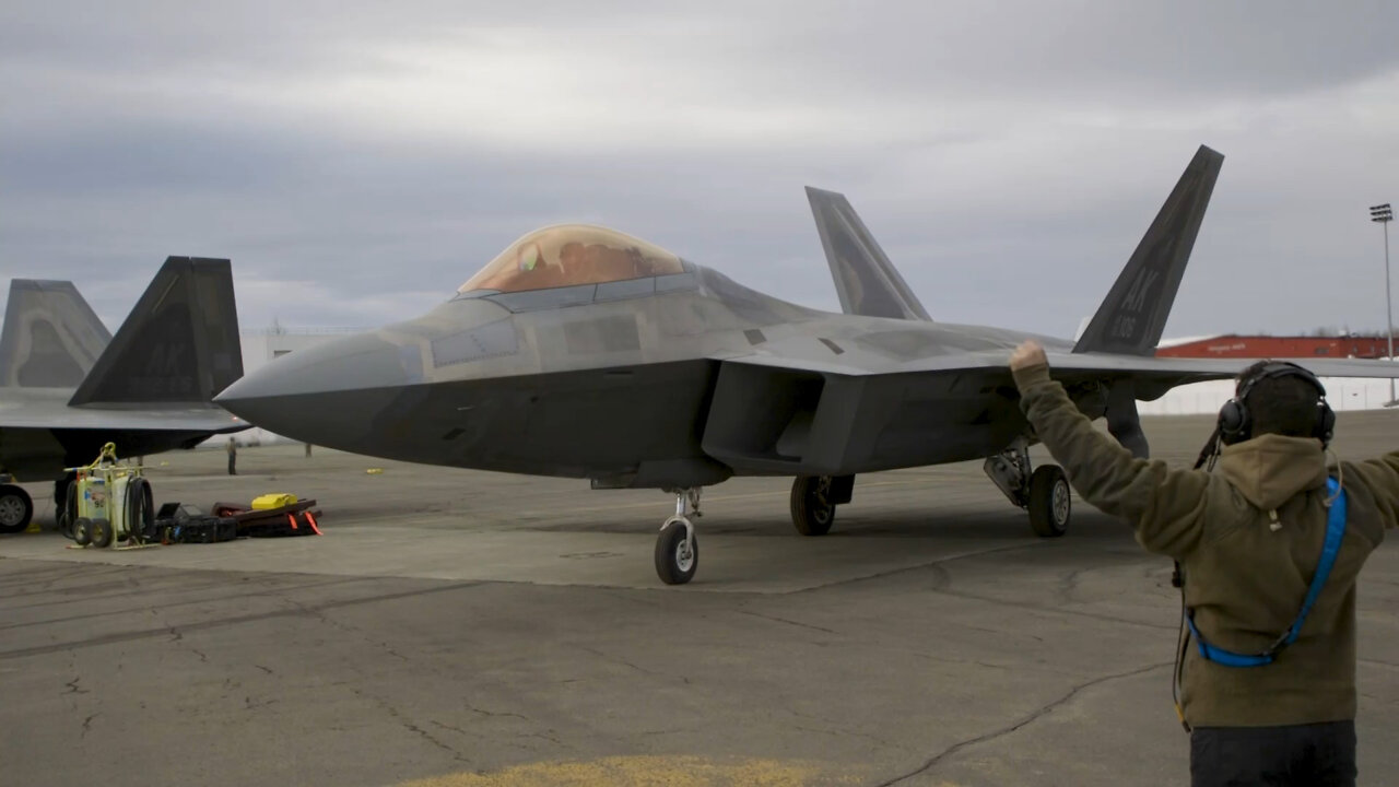 F-22s arrive at Ted Stevens during PF 22-4