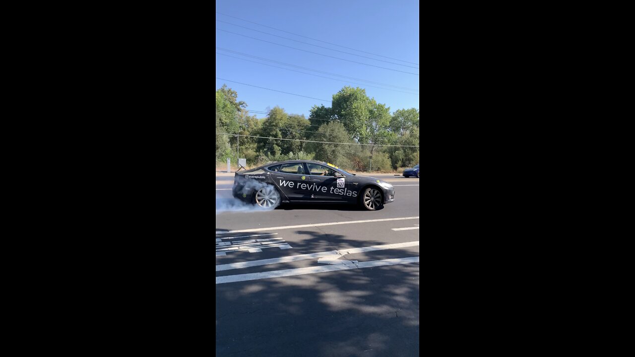 Tesla leaving a car meet goes wrong