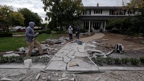 Pathway to the Hartley Has Begun + Cleaning the Monster Tomatoes & Vines Out of the Raised Beds! 🙌😍🌿