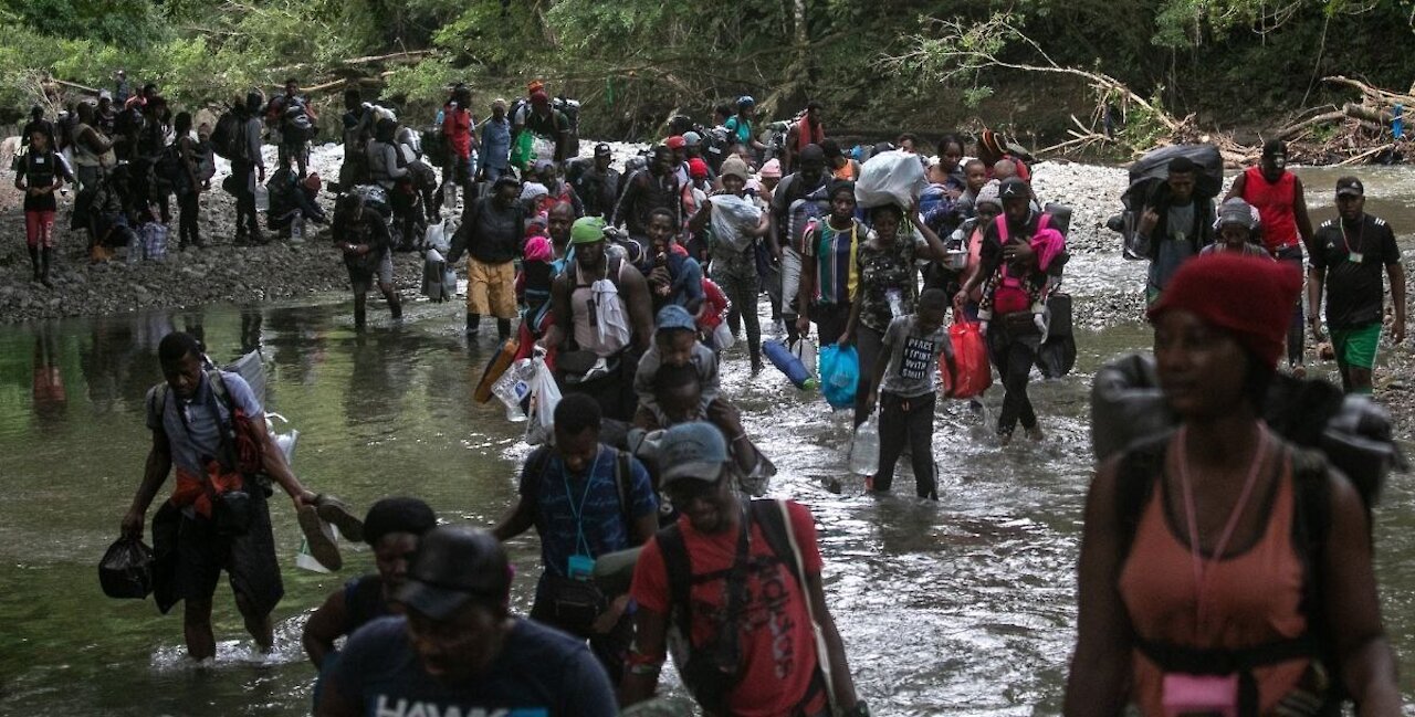 Bill Melugin, FOX News & WE ARE READY FOR WAR" LEADER OF MIGRANT CARAVAN SAYS