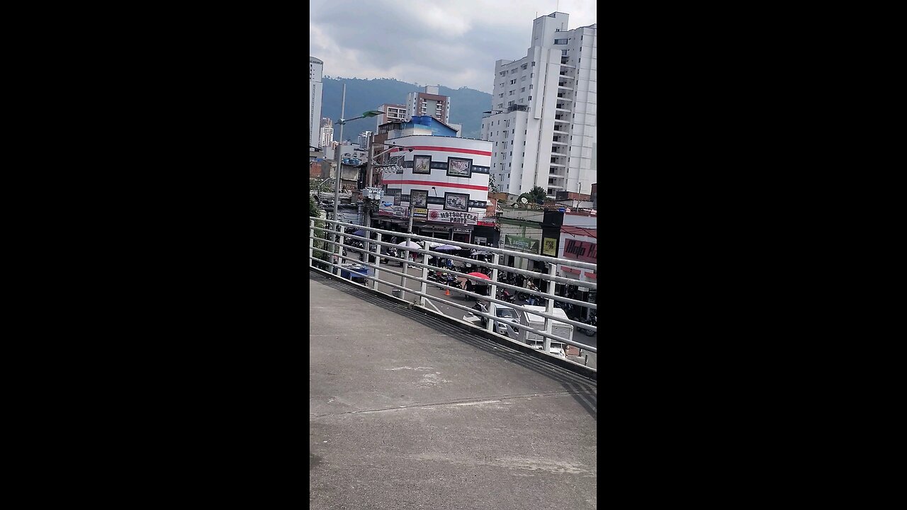 Walking around the beautiful San Alfonso area of Bucaramanga, Colombia! 🇨🇴 #travel #explore