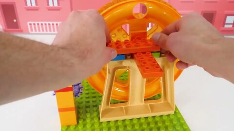 161 10Let's Build a Fun Marble Maze out of Building Blocks!