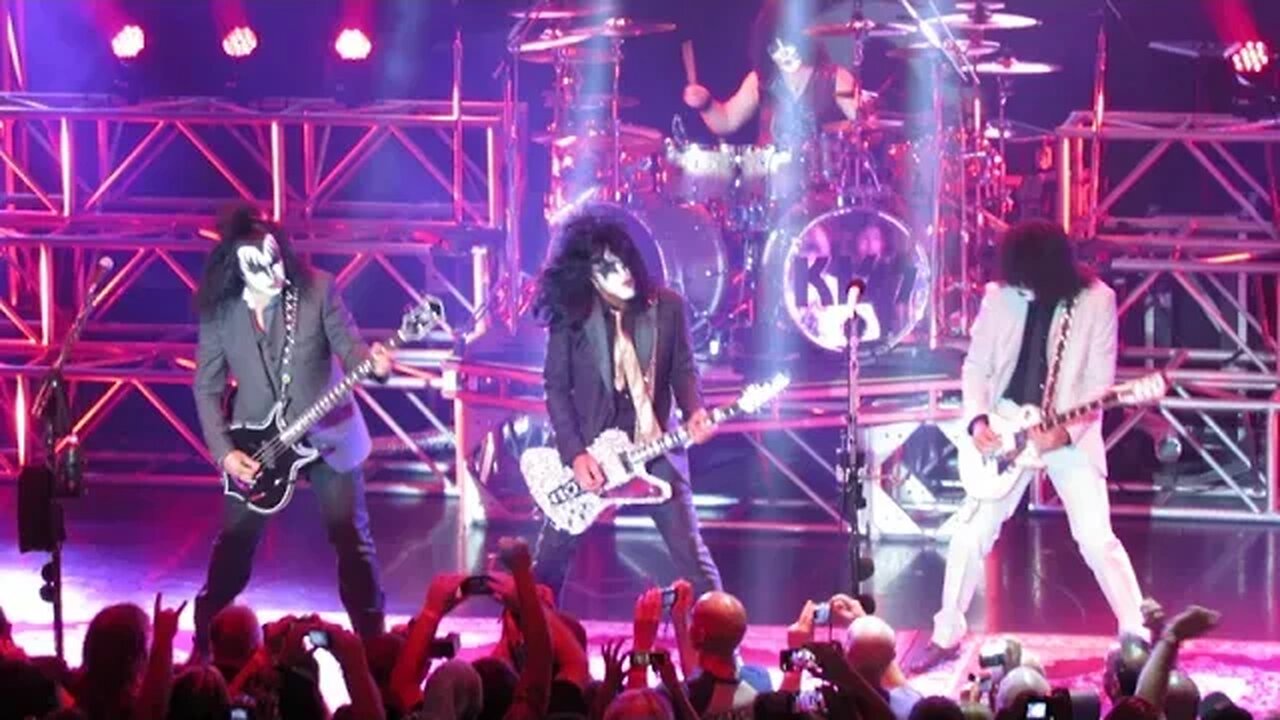 KISS, DRESSED TO KILL, Wearing Suites, KISS Kruise IV