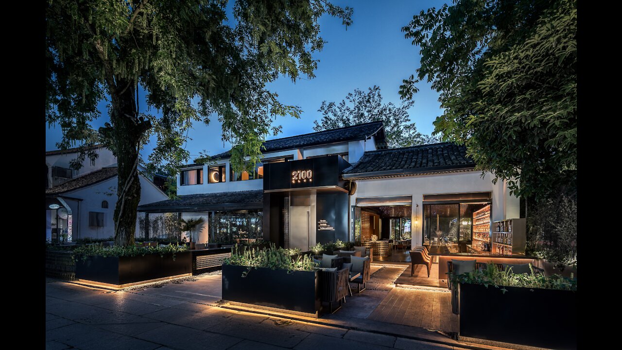 A tour of the modern architecture of a house