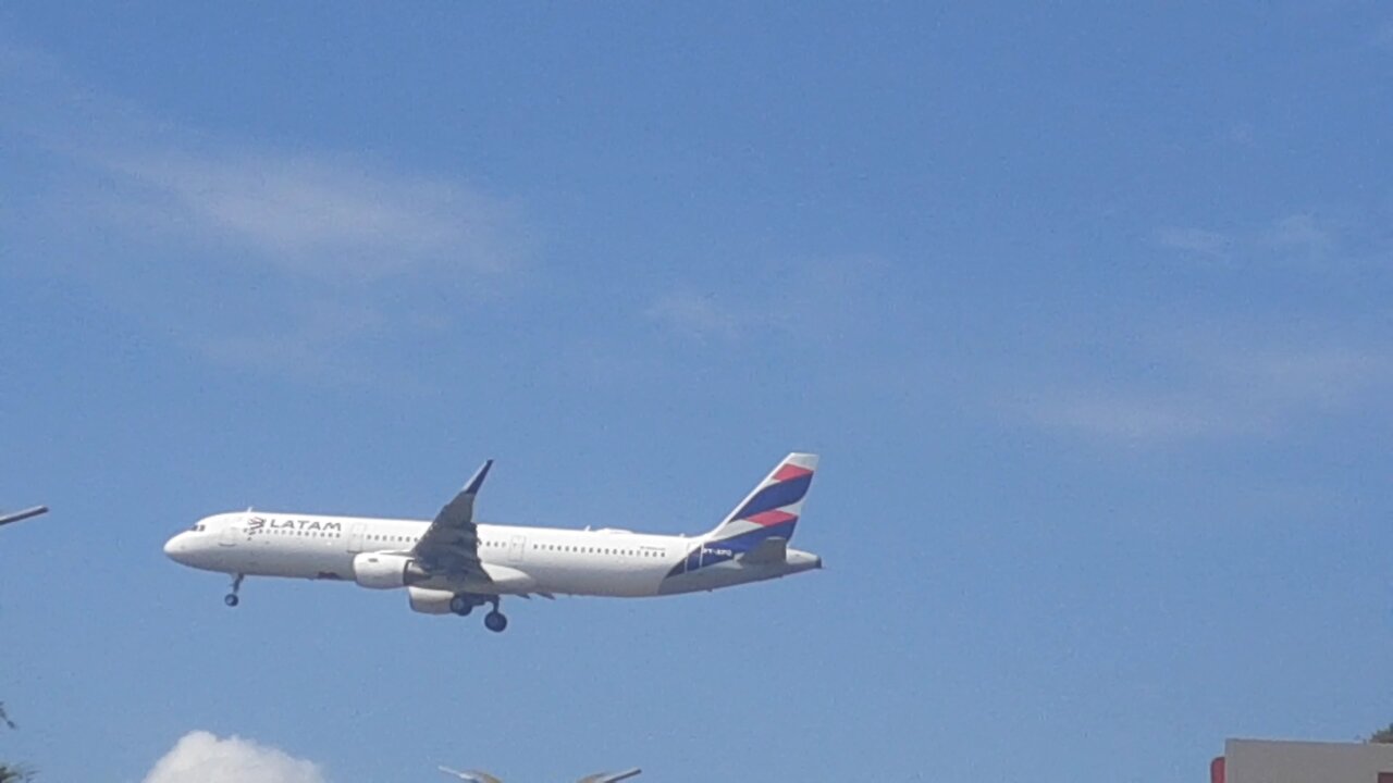 Airbus A321 PT-XPQ coming from Brasília to Manaus