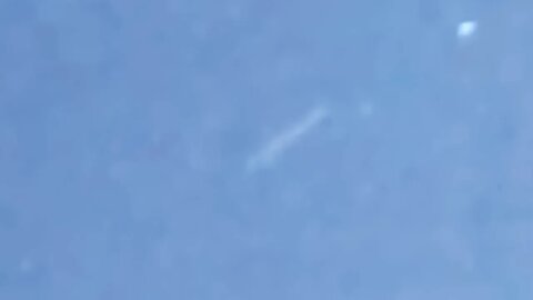 very fast cigar UFO flyby