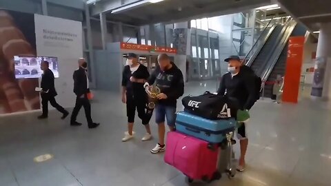 Yan Blachowicz gets a warm welcome in Poland from his fans at the airport