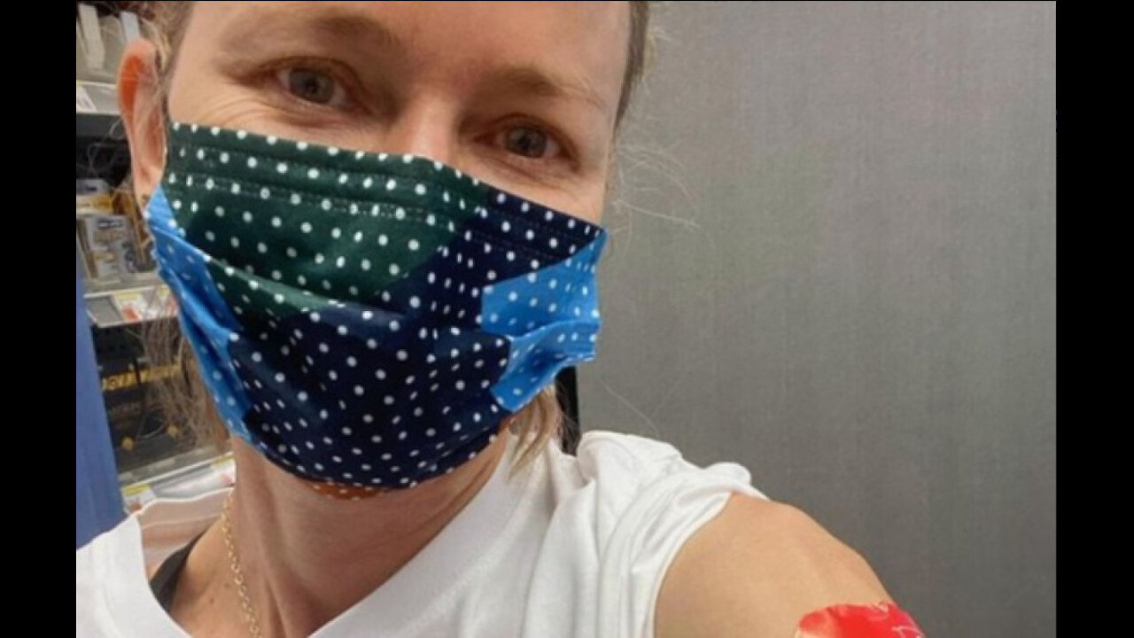 Naomi Watts receives second dose of COVID-19 vaccine