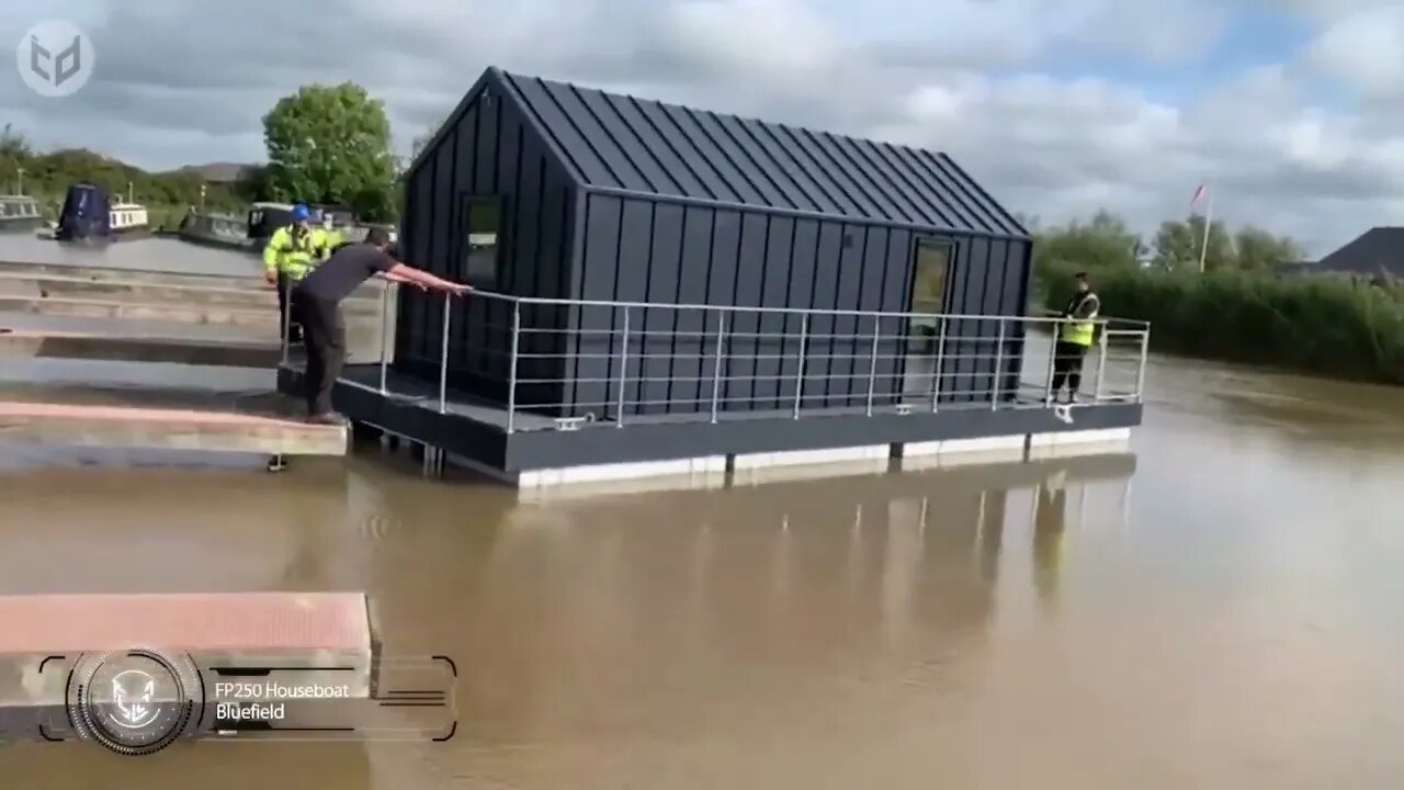 Incredible Houseboats and Future Floating Homes on Water