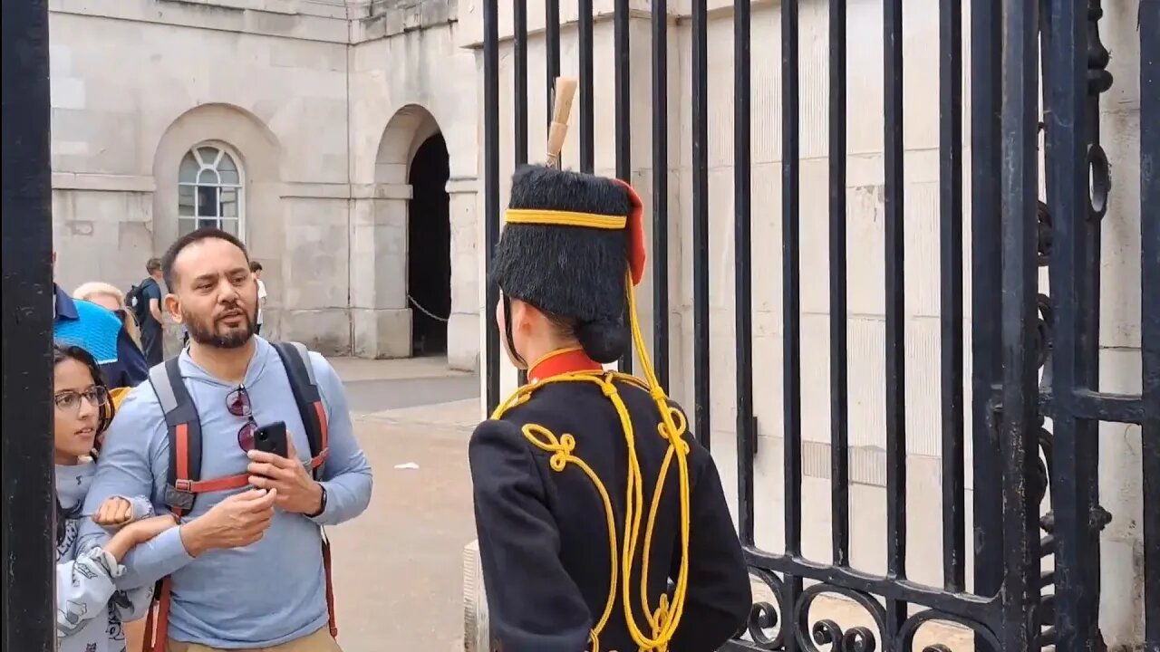 Yer she scared you 😆 #horseguardsparade