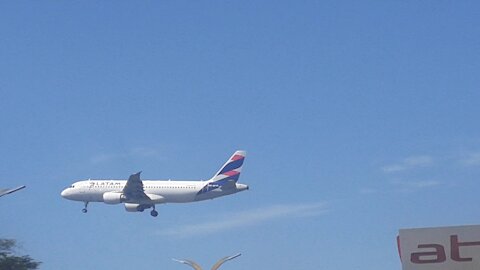 Airbus A320 PR-MYR na aproximação antes de pousar em Manaus vindo de Brasília (07/25/2021)