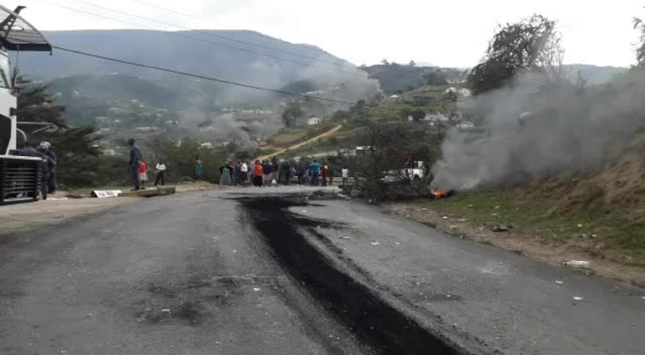 SOUTH AFRICA - Durban - Emaphephetheni community protest (Videos) (HDy)