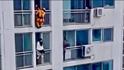 Hero 'Spiderman' firefighter saves girl's life - Dramatic Rescue