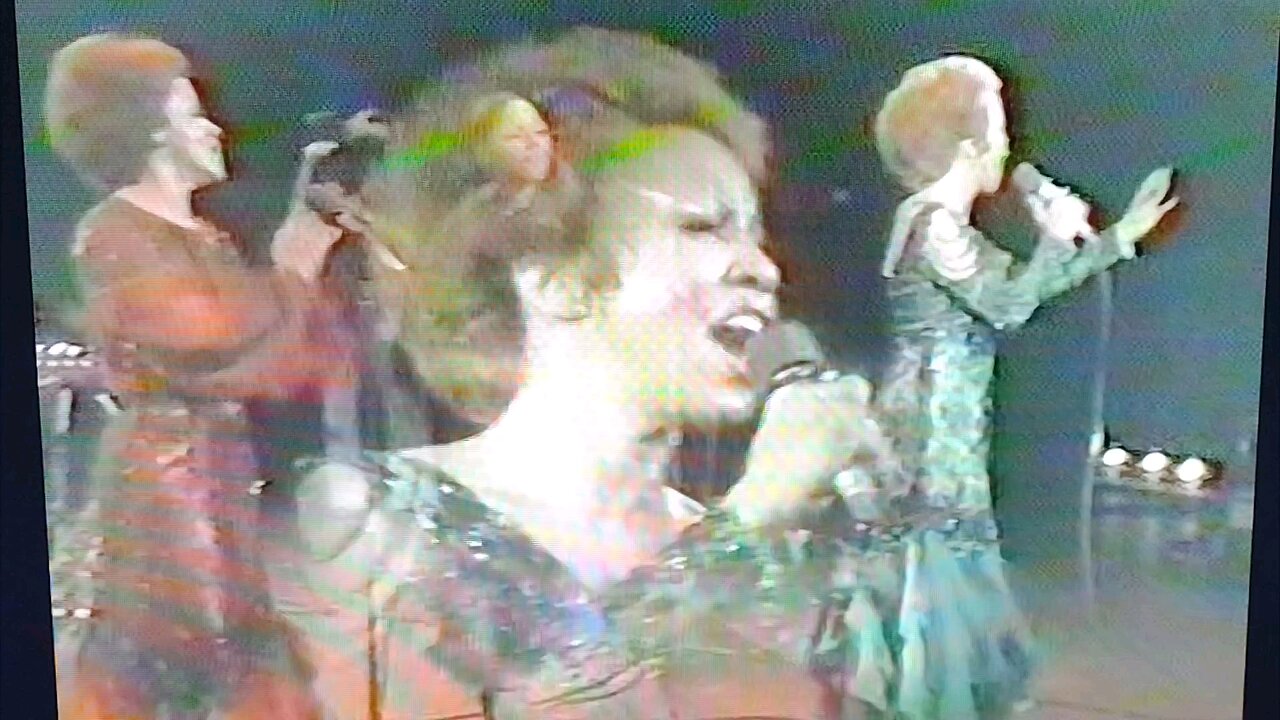 Staple Singers 1977 I'll Take You There Live