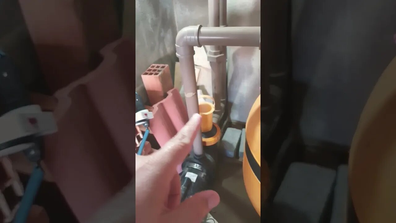 quando for limpar a cesta do pré filtro ... desliga tudo e feche todos os registros da piscina antes