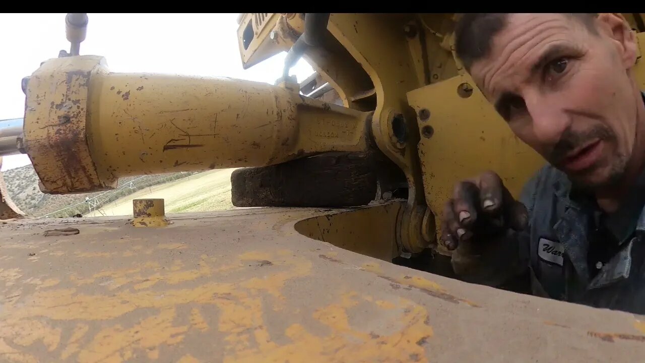 Caterpillar D8n ripper repair.