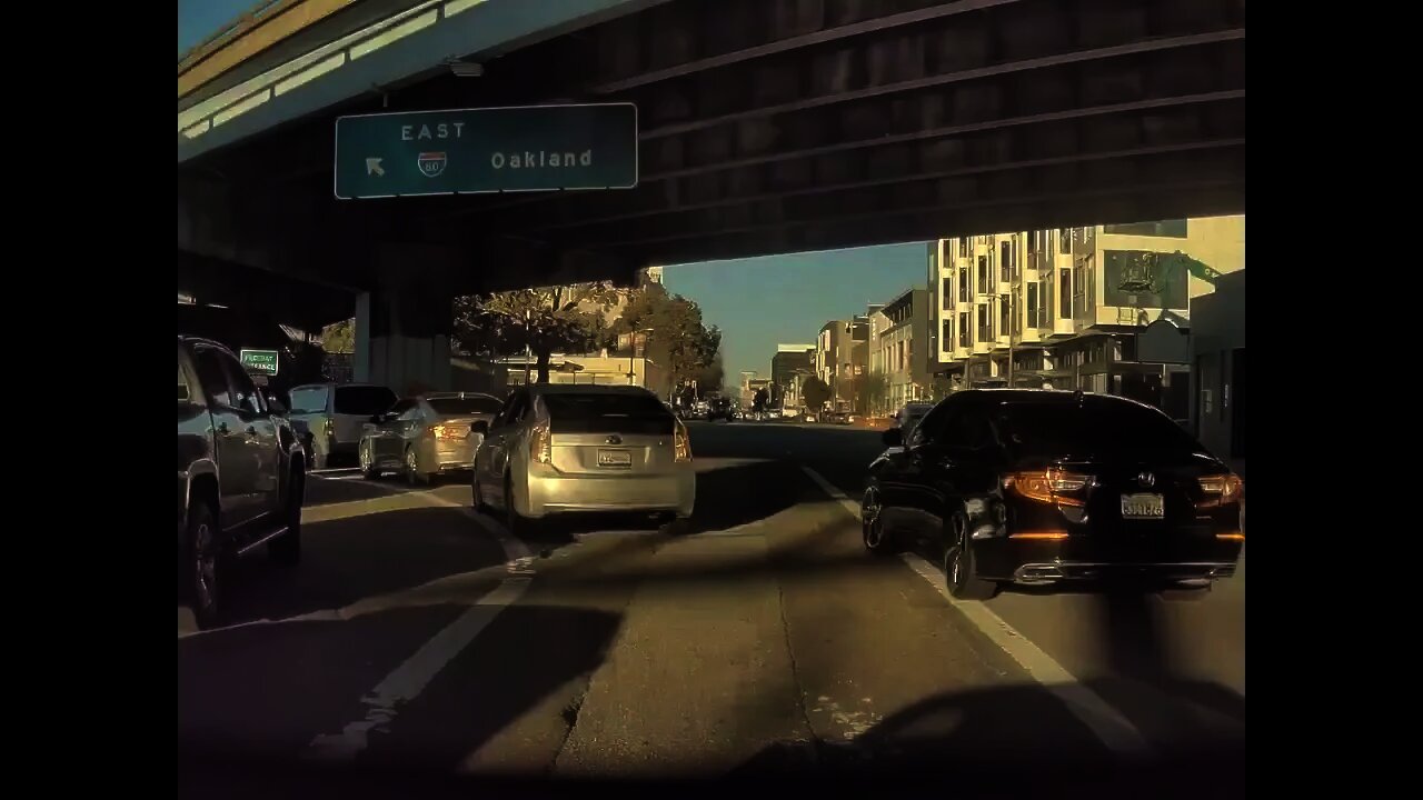 Highway robbery in San Francisco (Caught on TeslaCam)