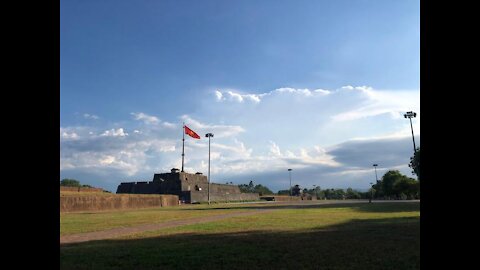 004 E See the silent ancient capital of Hue during the epidemic season