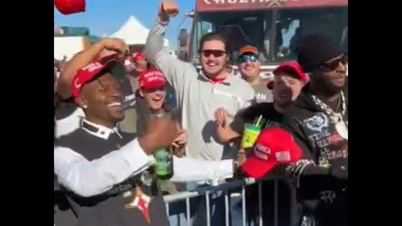 Former Steeler Greats Antonio Brown And Le'Veon Bell Arrive At Trump Rally In Latrobe, Pennsylvania