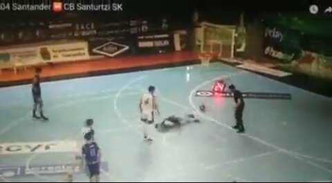 Spanish basketball player Oscar Cabrera collapses due to suspected heart attack