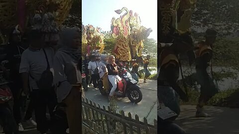 Iring- iringan odong-odong di kampung.