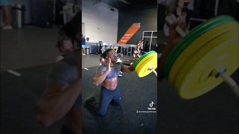 If she can’t cut off her male best friend 👑