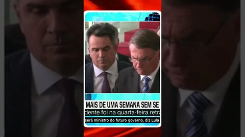 Bolsonaro uma trabalhar uma vez por semana, mas agora está indo duas vezes por mês . @SHORTS CNN