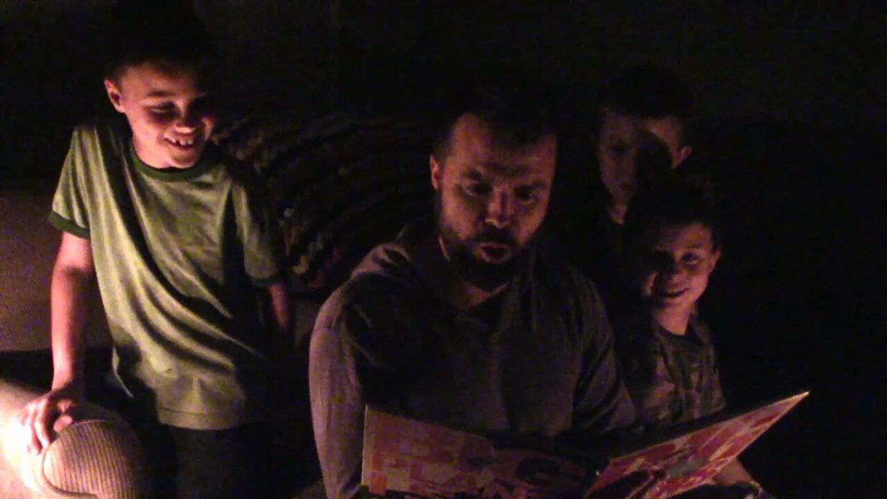 Off Grid Texas Dad Reads a Funny Book